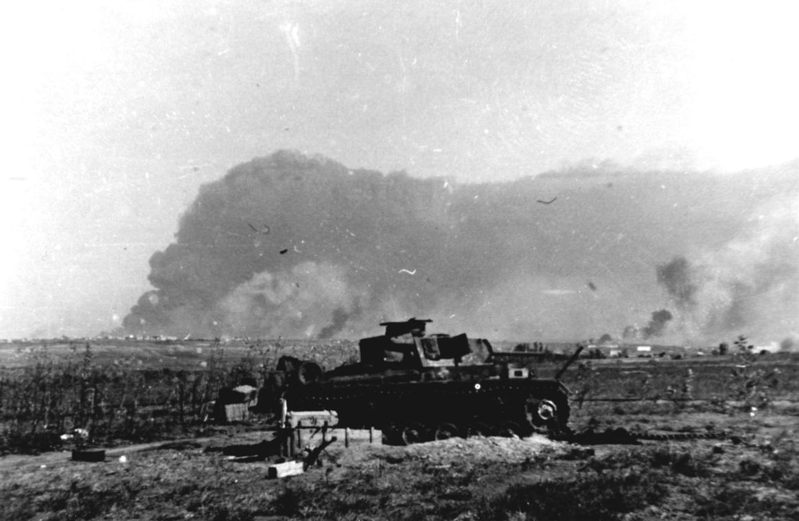 Подбитый немецкий танк в южном пригороде Сталинграда. Сентябрь 1942 года 