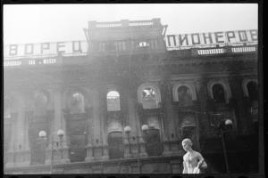 Сгоревшее здание "Дворца пионеров" в центре Сталинграда. Август - сентябрь 1942 года