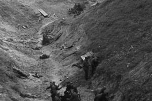 Немецкие солдаты в овраге. Сталинград, Ворошиловский район, сентябрь 1942 года 